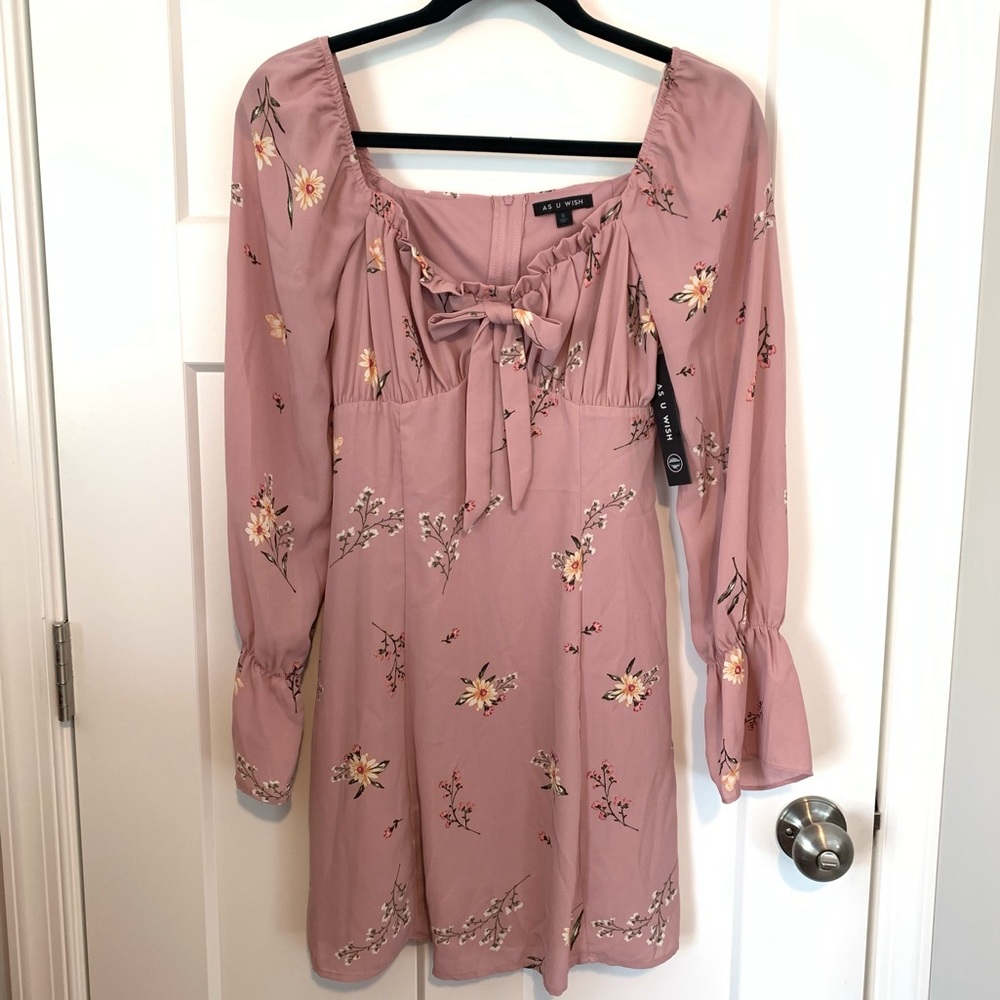 NWT FLORAL LONG SLEEVE DRESS
